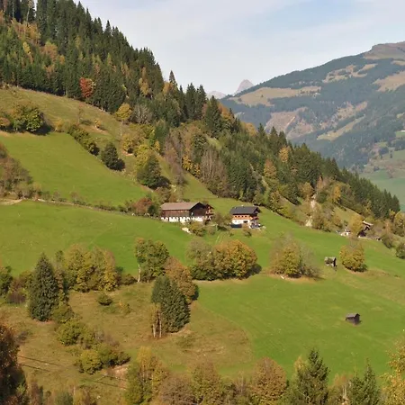 Bio-bergbauernhof Hubgut Séjour à la ferme Zell am See
