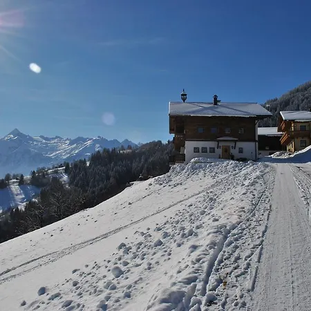 Bio-bergbauernhof Hubgut مزرعة للإقامة *